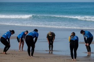 Precalentamiento Curso de surf en Cantabria