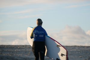 La mer, la planche de surf et toi. Escuela de surf