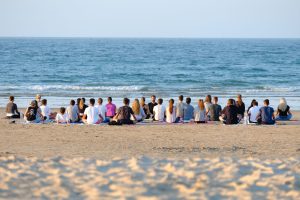 Cours de yoga au Junior Surf Camp Cantabria