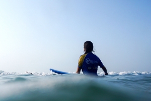 En attente de la vague Cours de surf au Le Pin Sec
