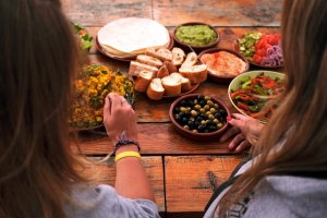 Petit déjeuner et dîner buffet libre Petit déjeuner et dîner buffet libre