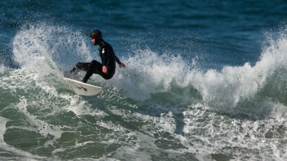 Possible only with hood and thick wetsuit: Surfing in Winter Possible only with hood and thick wetsuit: Surfing in Winter