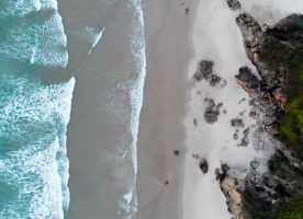 Vue aérienne de la plage de San Vicente de la Barquera Vue aérienne de la plage de San Vicente