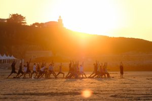Séance de yoga au coucher du soleil à San Vicente
